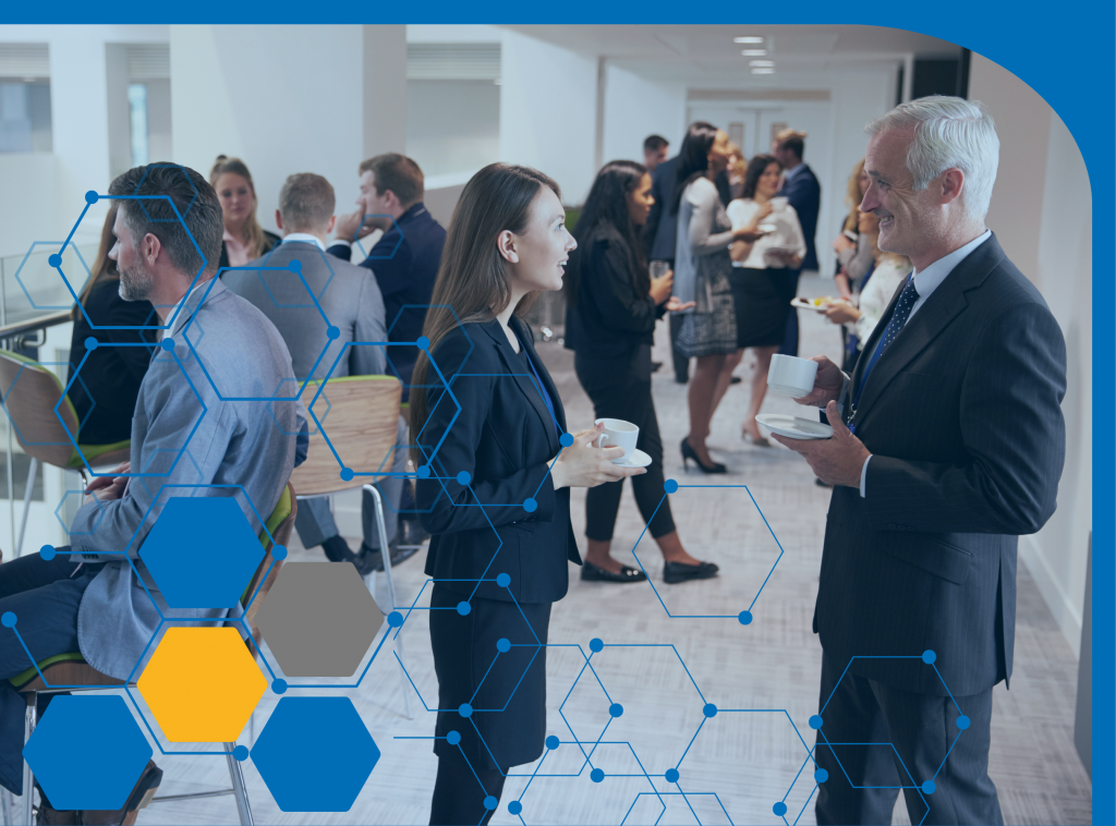 Bild mit Menschen die im Gespräch sind zum Austausch und zur Vernetzung